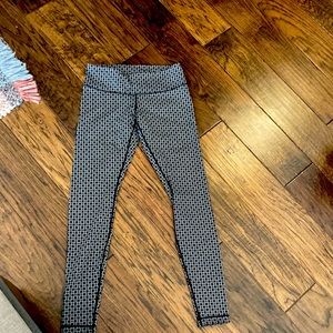 Size 6 lululemon wonder unders